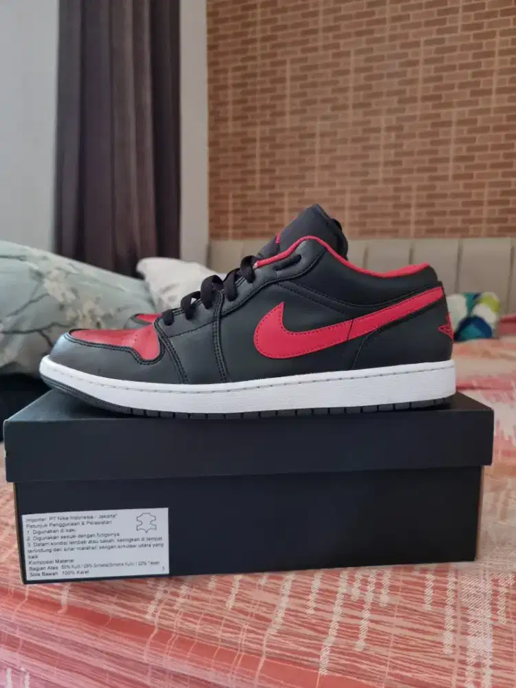 Sepatu nike low jordan black red original