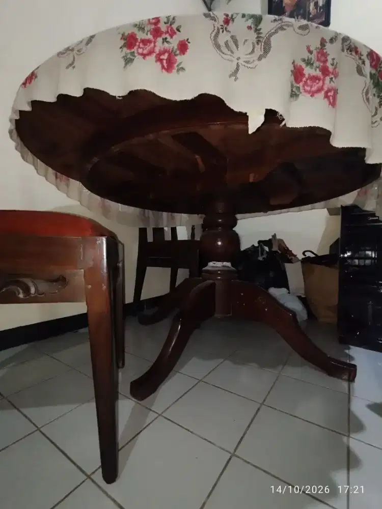 PRELOVED MEJA MAKAN BAHAN JATI DARI JEPARA