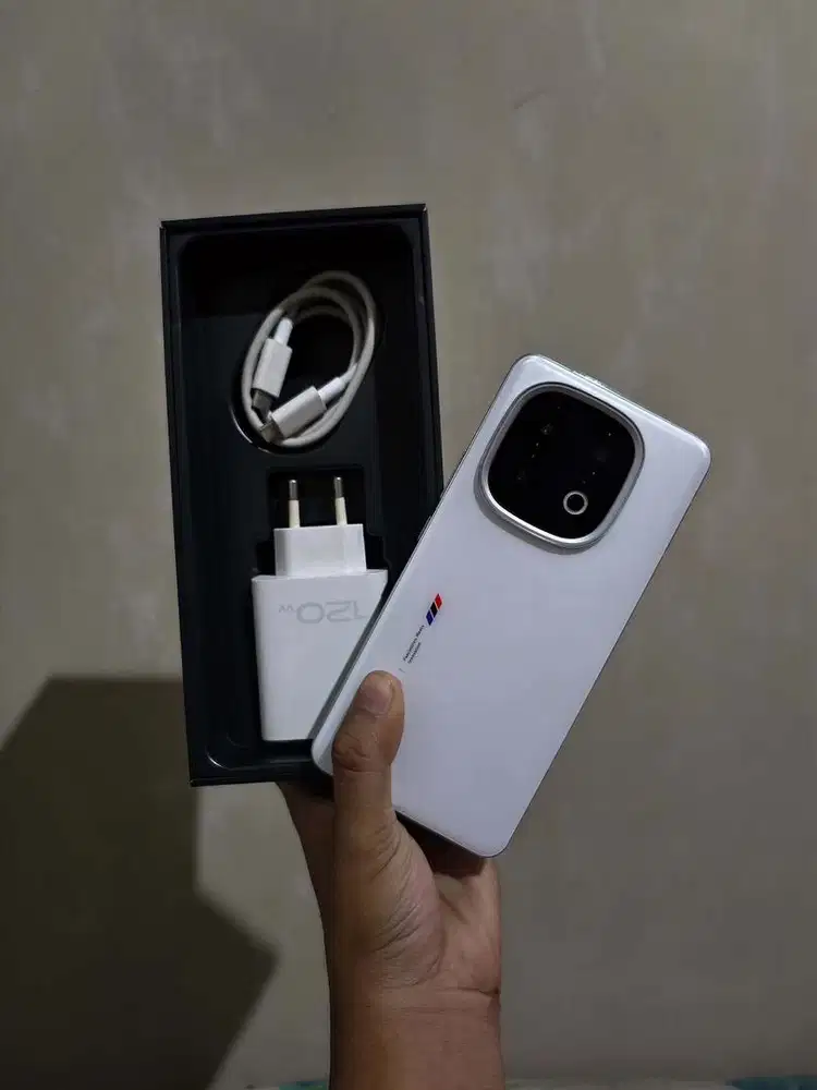 VIVO IQOO 13 RAM 24/256 GB (FULLSET ORIGINAL)