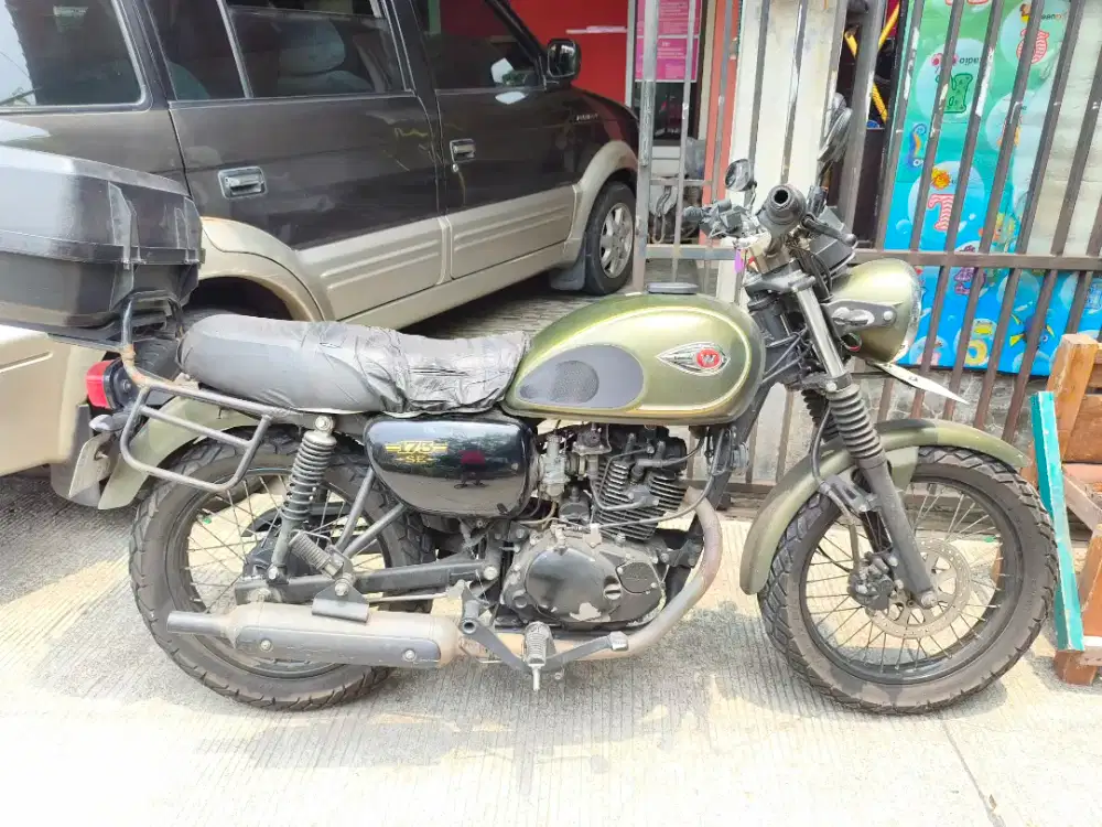 Kawasaki W175 SE Green Army