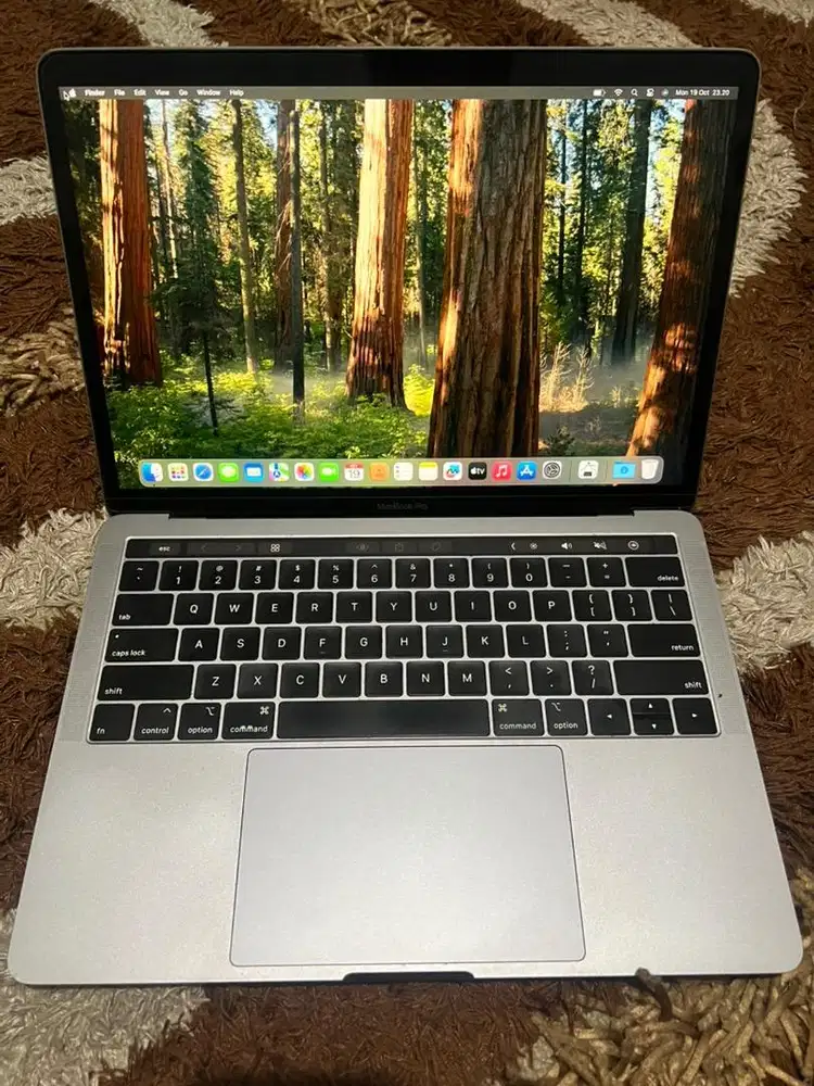 Macbook pro 2019 8/256 13 inch
