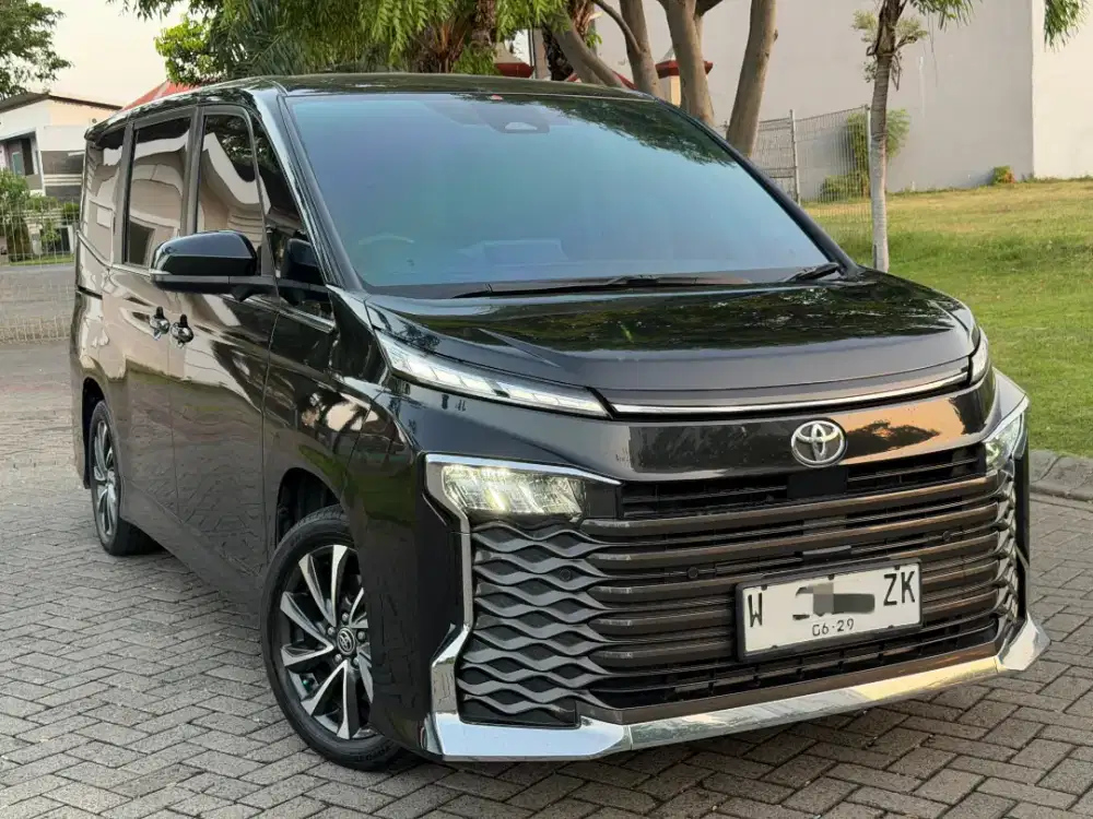 VOXY 2.0 MATIC 2024 LOW KM