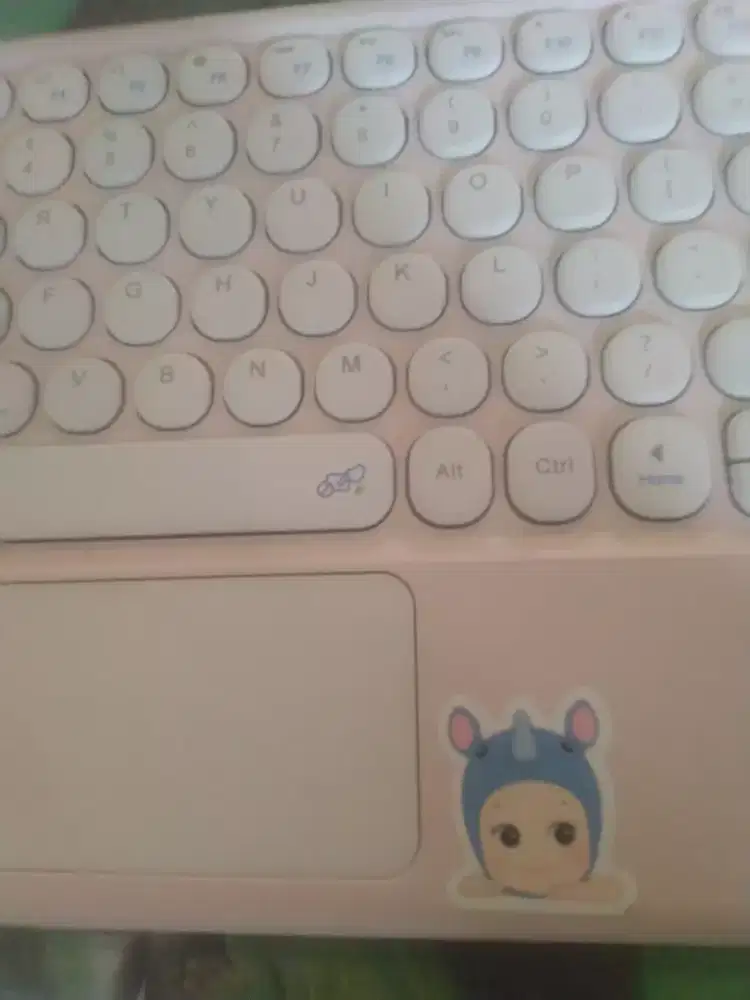 Keyboard wireless warna pink