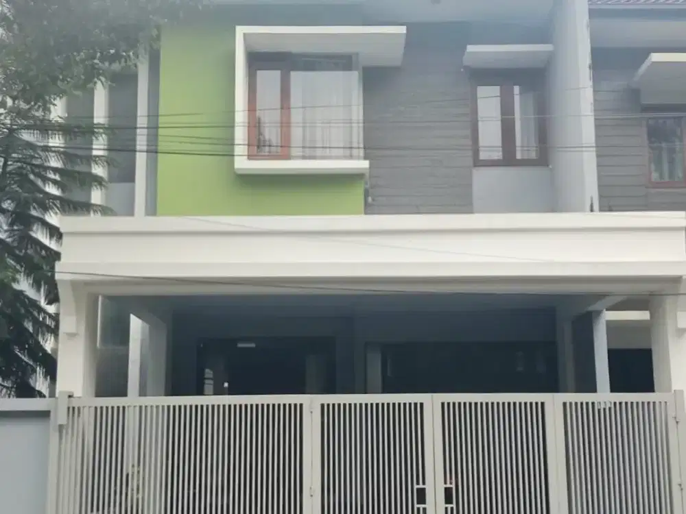 Dijual rumah 2 lantai di Batununggal Indah