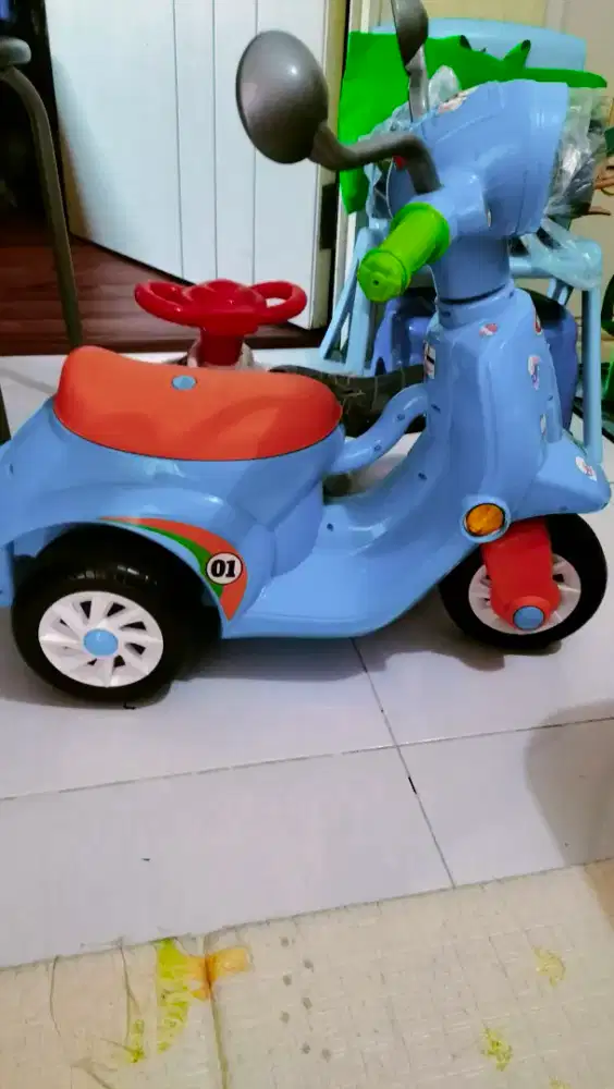 Mainan motor vespa anak buy 1 get 1