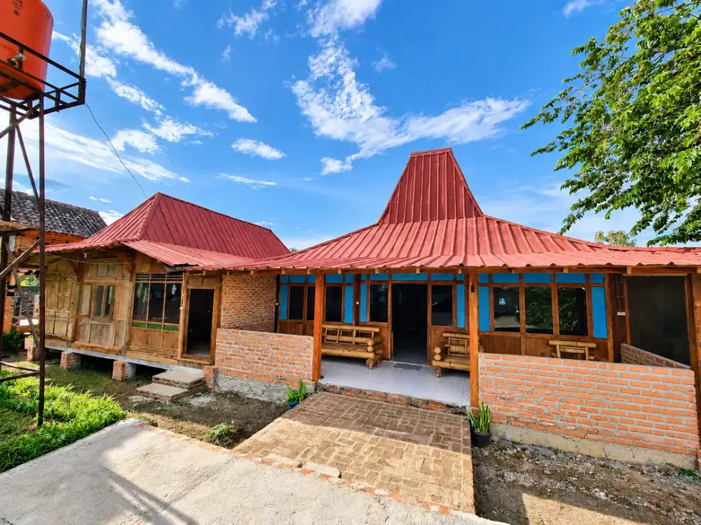 Rumah dengan Pendopo di Desa Ciderum, Caringin Bogor