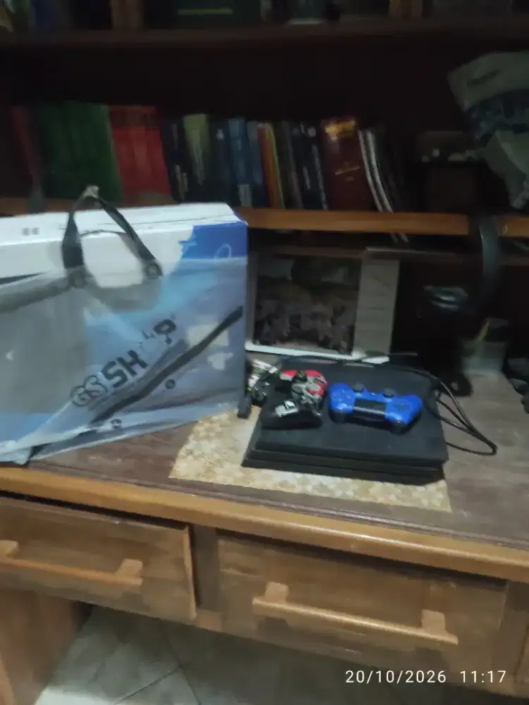 PS 4 Pro 1 TB include 2 stick ori