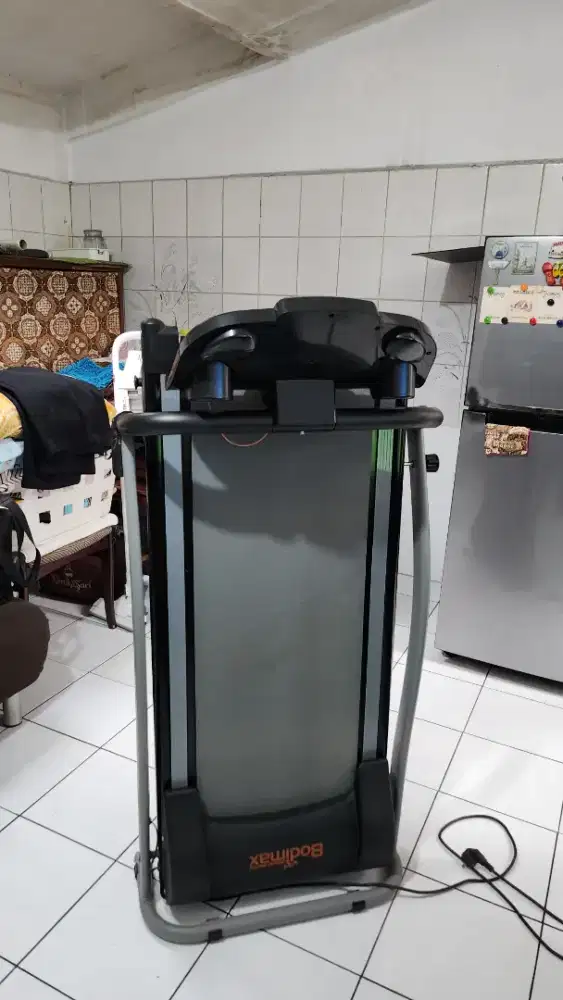 Treadmill running pad