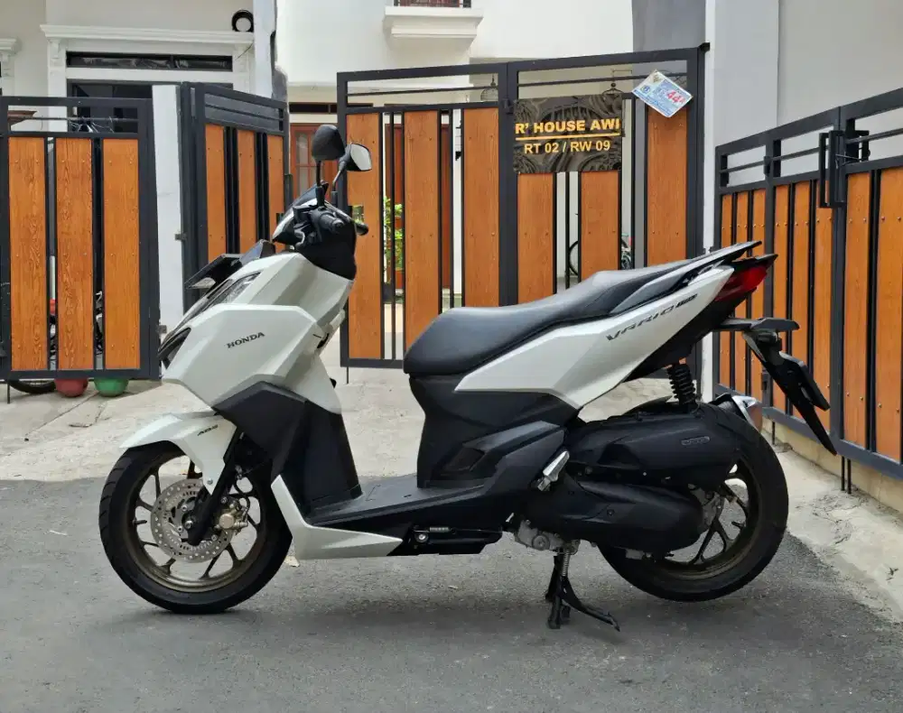 Honda Vario 160 ABS ISS (Tipe Tertinggi) MULUSSS Pajak Hidup Panjang