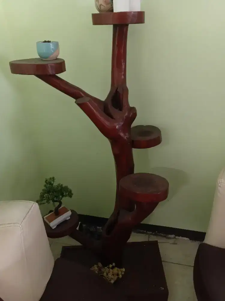 Stand estetik tempat hiasan atau vas