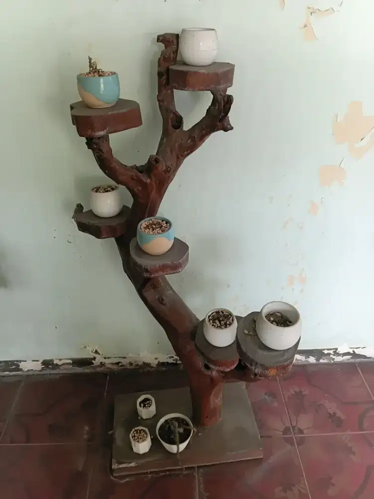 Stand untuk hiasan atau vas