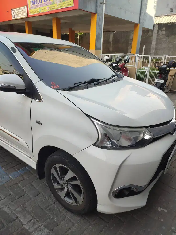 Dijual. Avanza veloz 1.5AT 2017 white