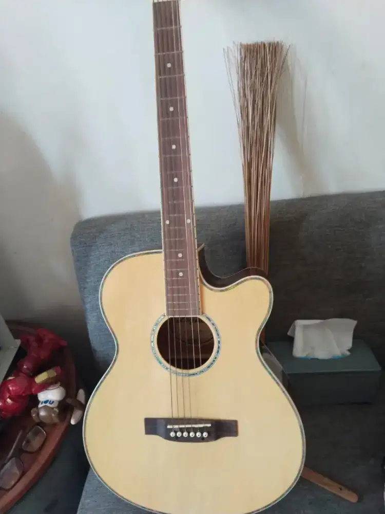 Di Jual Cepat Gitar Akustik