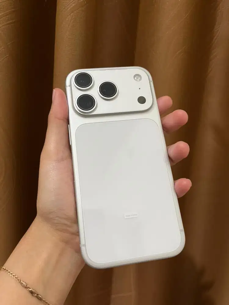 Iphone 17 pro silver