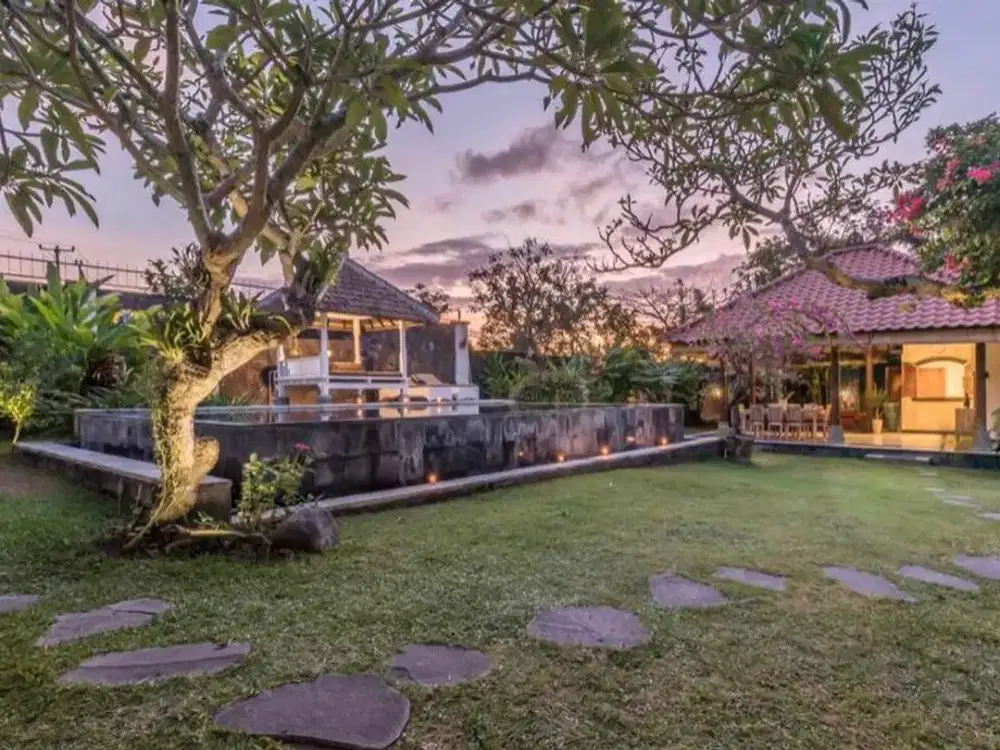Villa kayu tulang selatan canggu bali
