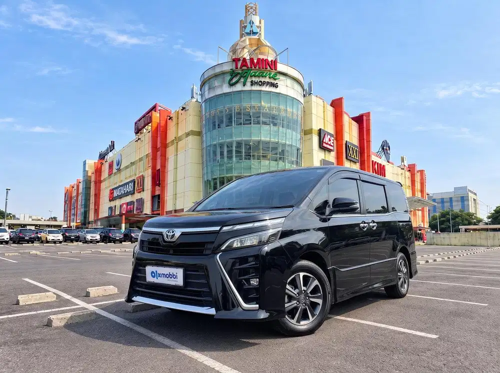 ANGSURAN RENDAH - Toyota Voxy 2017 2AS