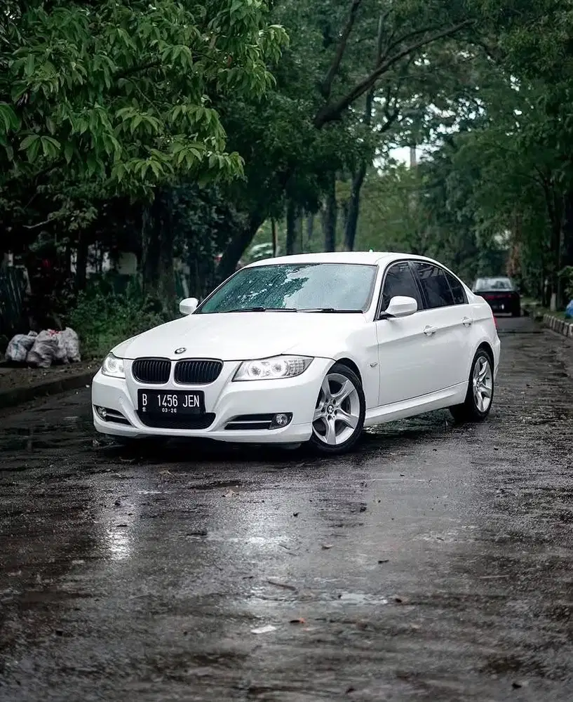 BMW E90 320i EXECUTIVE LCI 2012 — OPEN PRICE 125 JUTA!