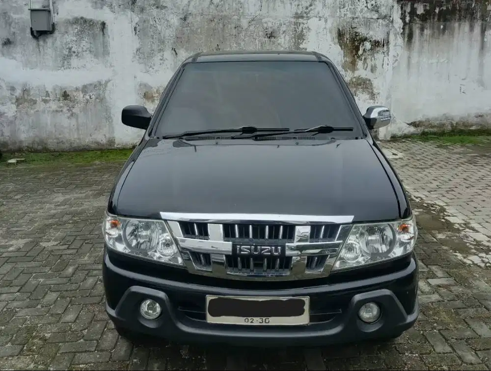 Phanter LV tahun 2016 warna Hitam