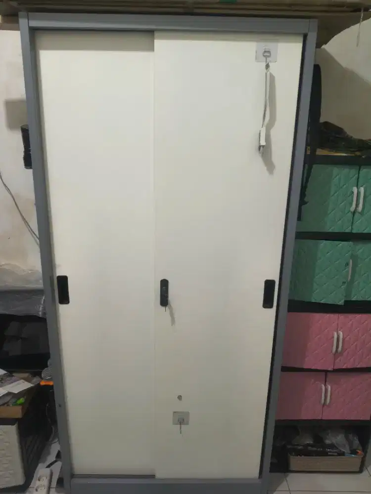 Lemari arsip besi sliding door 5 tingkat
