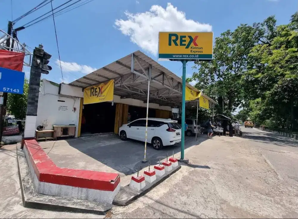 Rumah dan Kantor Depan  Lokananta /  Utara Hotel Sunan , Solo