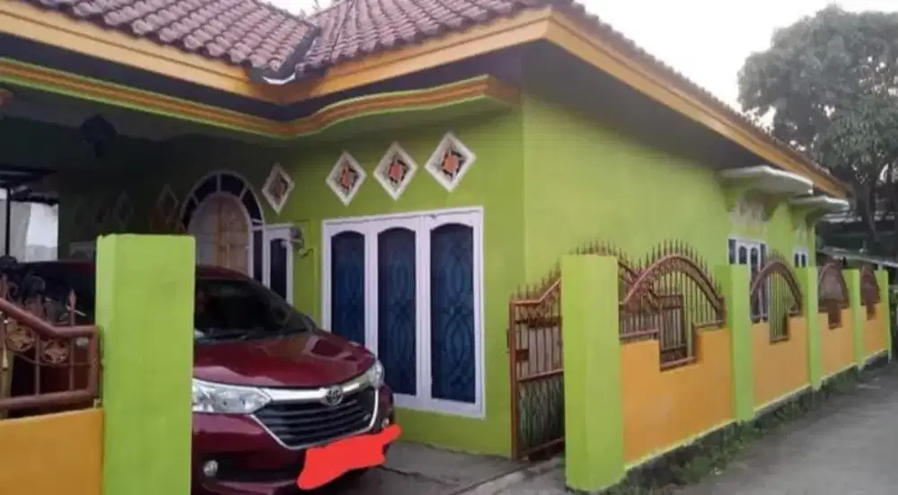 rumah griya sejahtera sukawinatan, Hoek, 2 rumah dijadikan 1