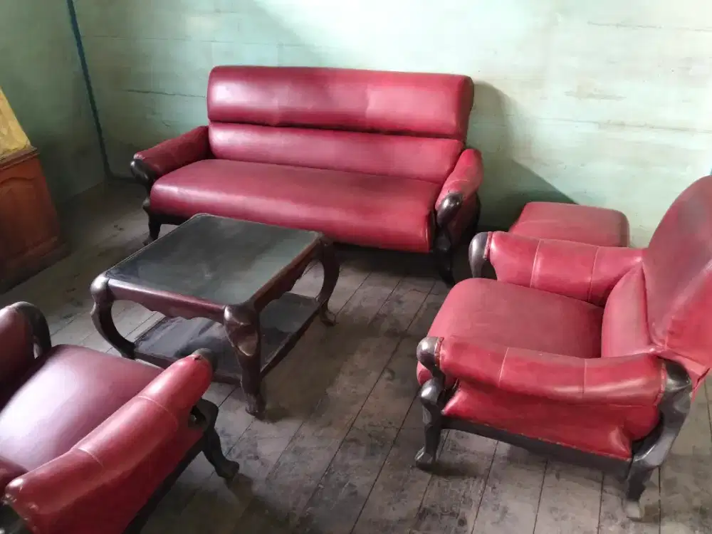 Dijual Sofa bekas merah maron 1 set