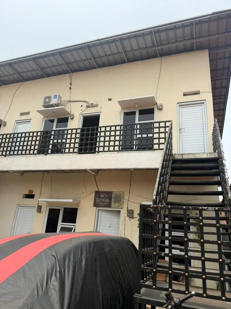 Rumah dekat Jalan Raya