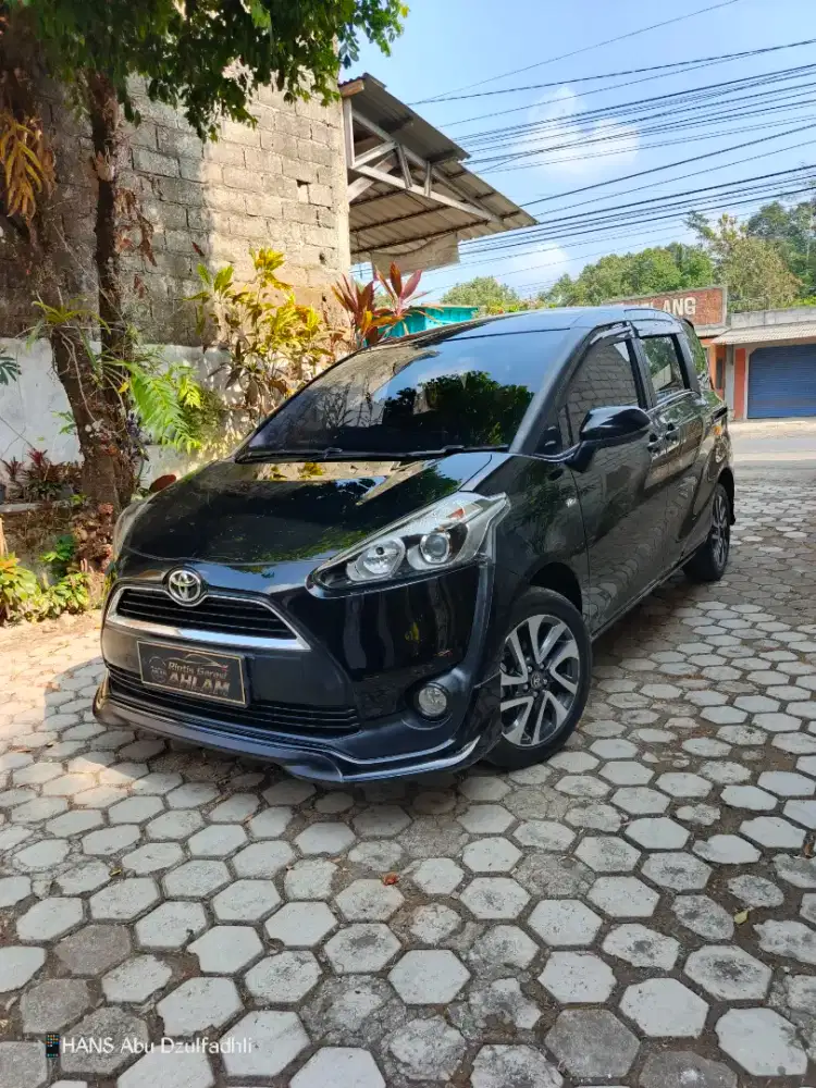 Toyota SIENTA Tipe V M/T 2016 Akhir Istimewa