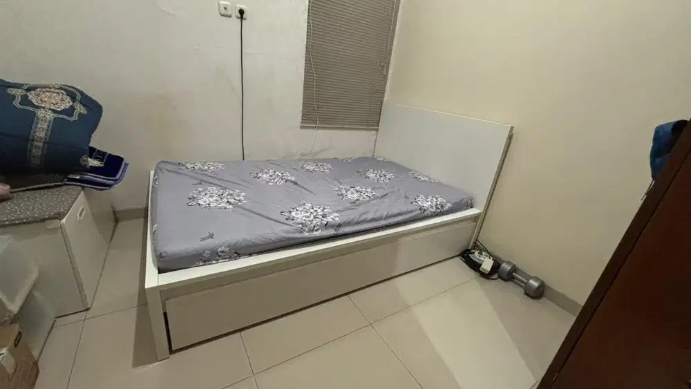 Kasur & Dipan Laci IKEA MALM