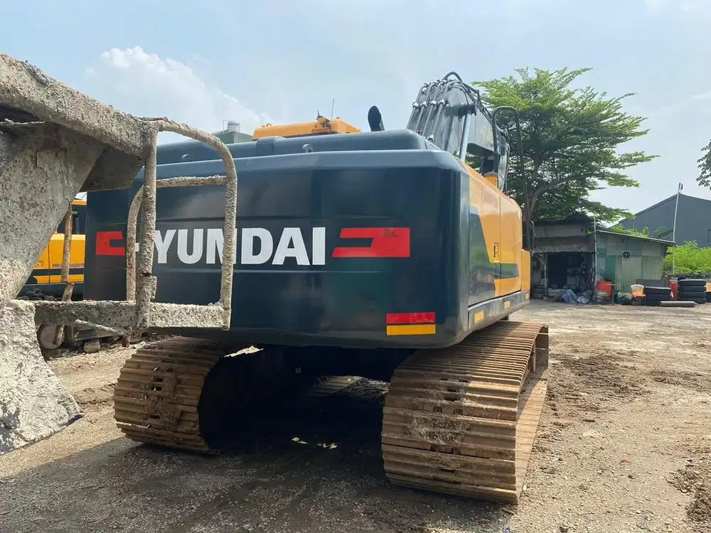 Excavator Hyundai Tahun 2022