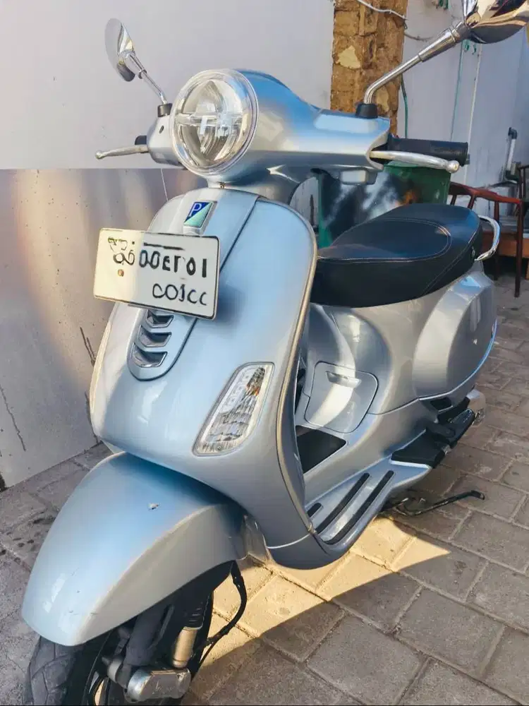 Dijual Vespa LX 125 I-Get (2023) - Mulus & Siap Pakai!