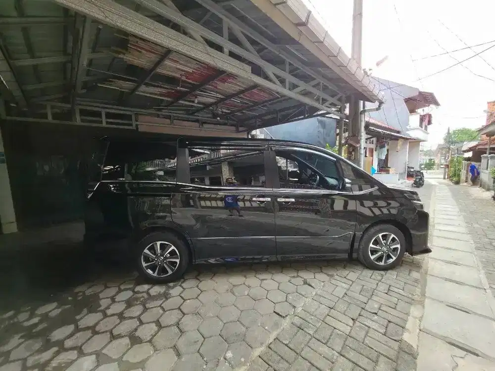 toyota voxy (2021)