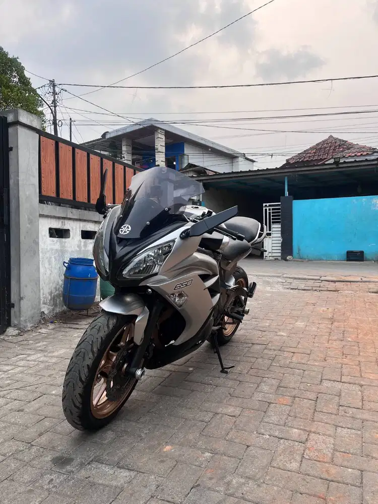 Kawasaki ER-6F 650cc Tahun 2012 – Moge Sport Touring, Siap Gas!
