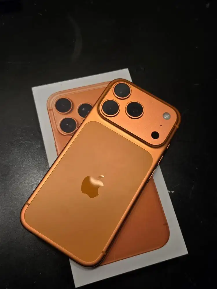 iPhone 17 Pro  - 256 GB iBox Free Skinarma Case!