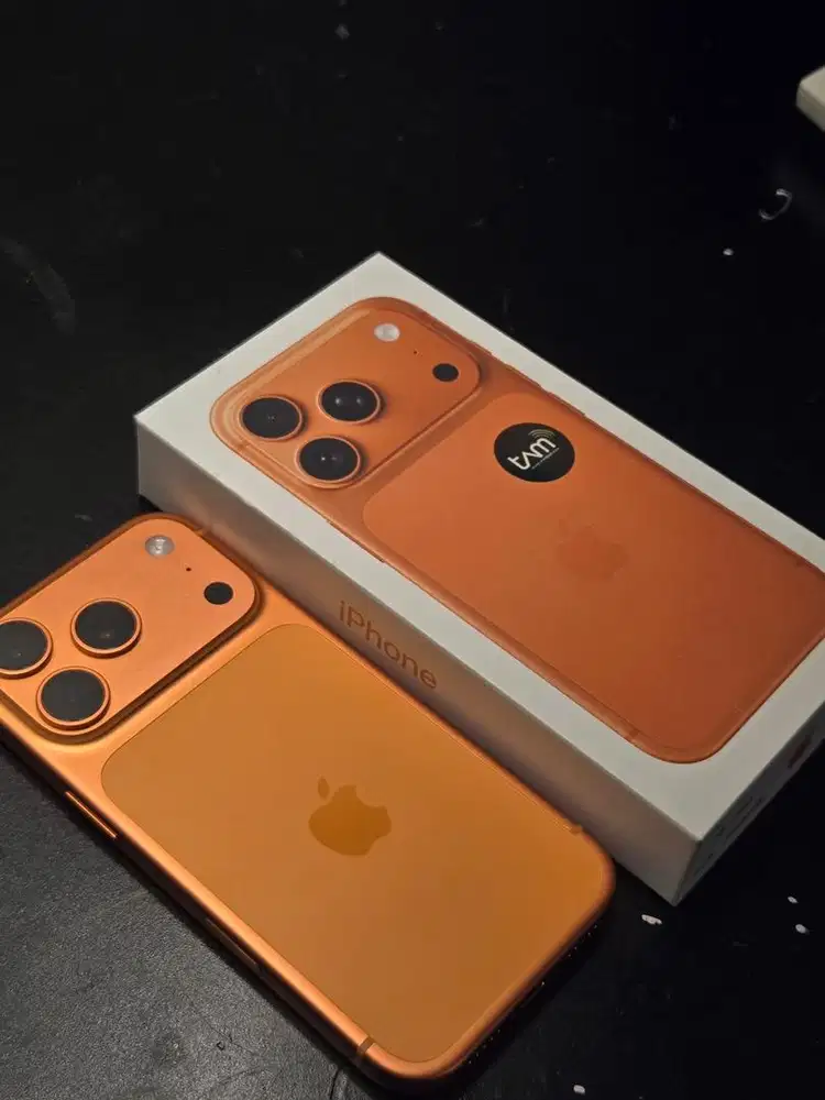 iPhone 17 Pro  - 256 GB iBox Free Skinarma Case!