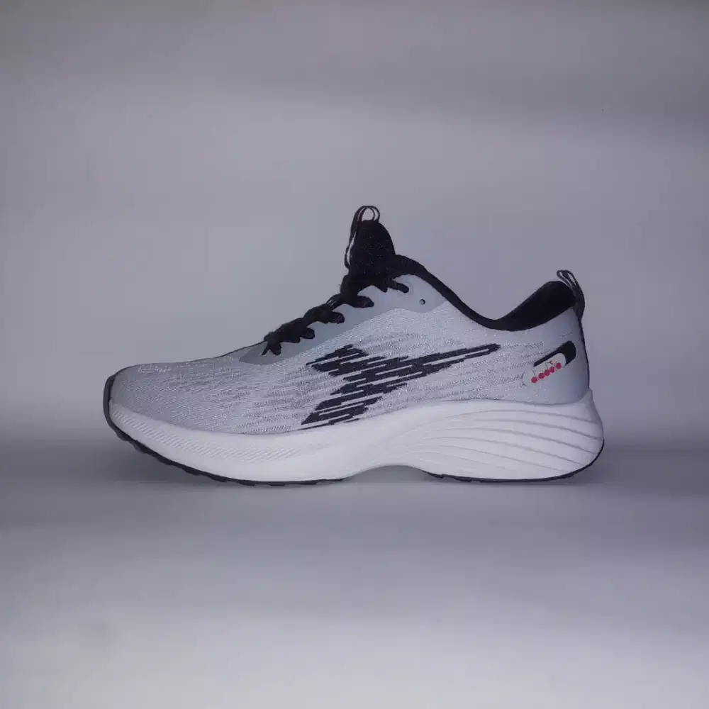 Sepatu Sneaker DIADORA