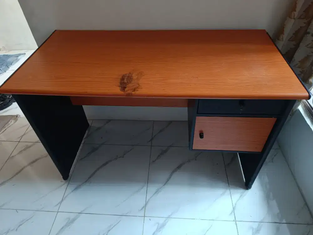 Meja belajar / meja kantor