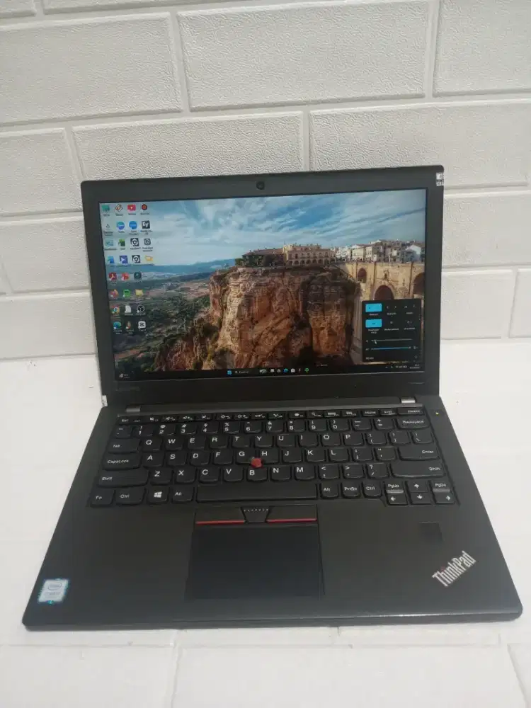 Thinkpad x270 Core i7-7500U RAM 8GB SSD 256GB 12,5 FHD IPS 3 jam
