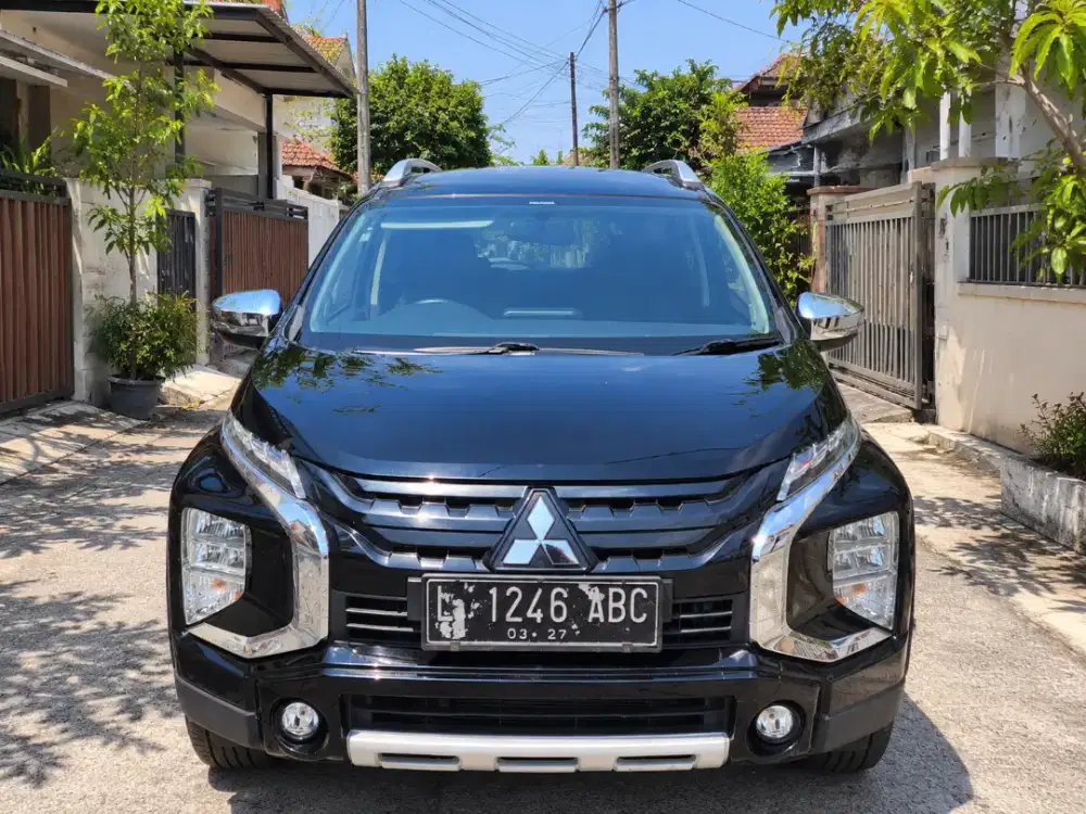 New Xpander Cross Premium 2021 Matic Hitam