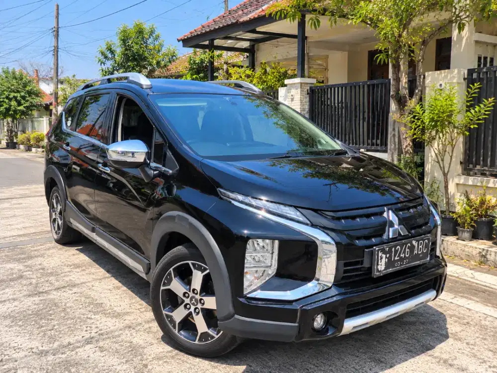New Xpander Cross Premium 2021 Matic Hitam