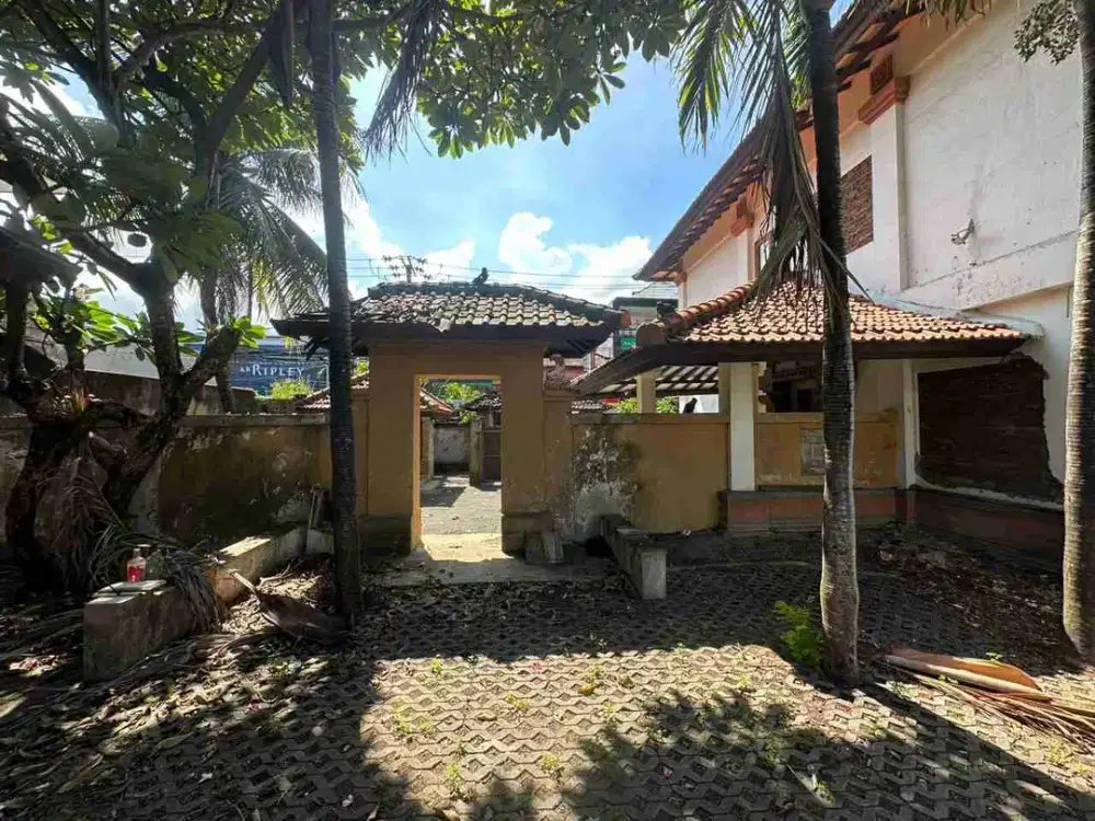 Tanah Strategis Bonus Bangunan Lama di Petitenget