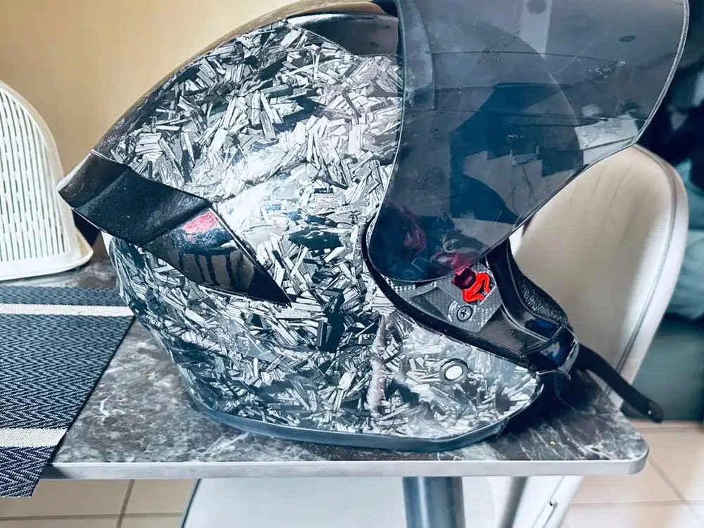 Helm ganteng like new