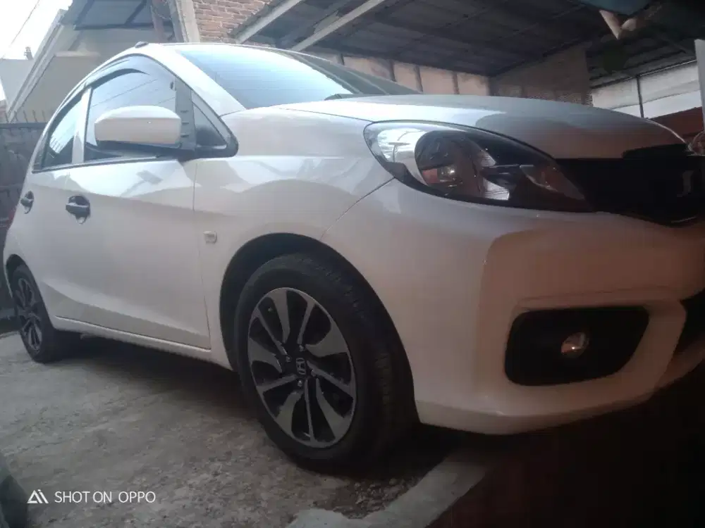 Brio e metic 2016. Pajak hidup
Surat2 lengkap.
Mobil mulus.