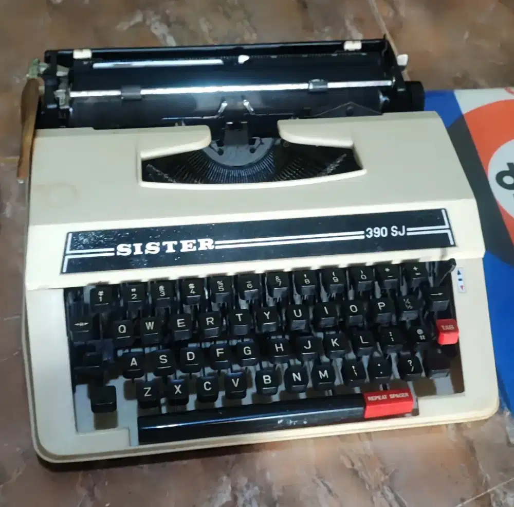 mesin ketik manual VINTAGE Sister tipe 390 SJ Jepang