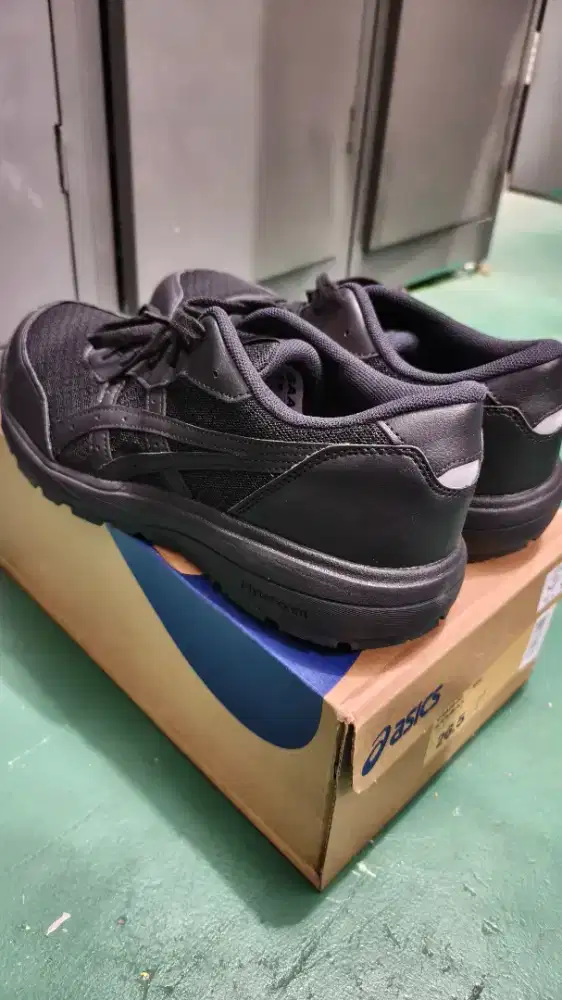 Jual Asics winjob cp221 BARU