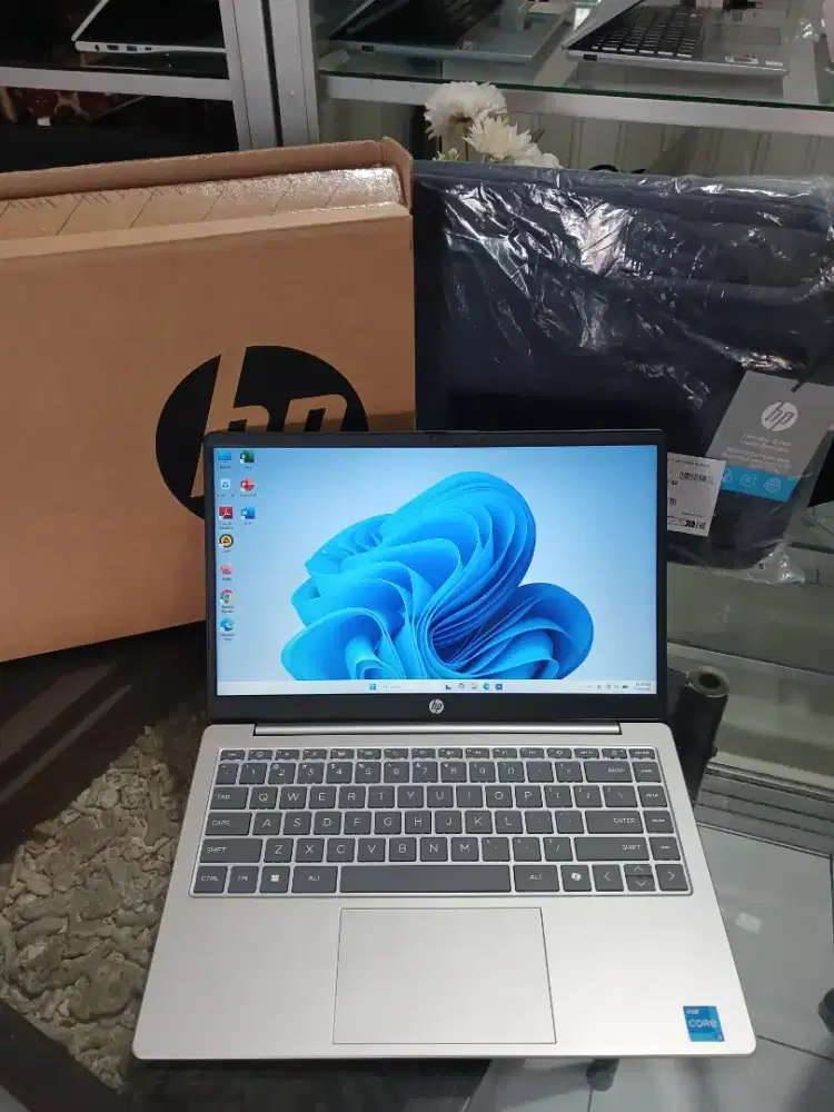 Laptop HP Intel Core I3 Gen 13 Ram 8 Ssd 512 Like New, Fullset