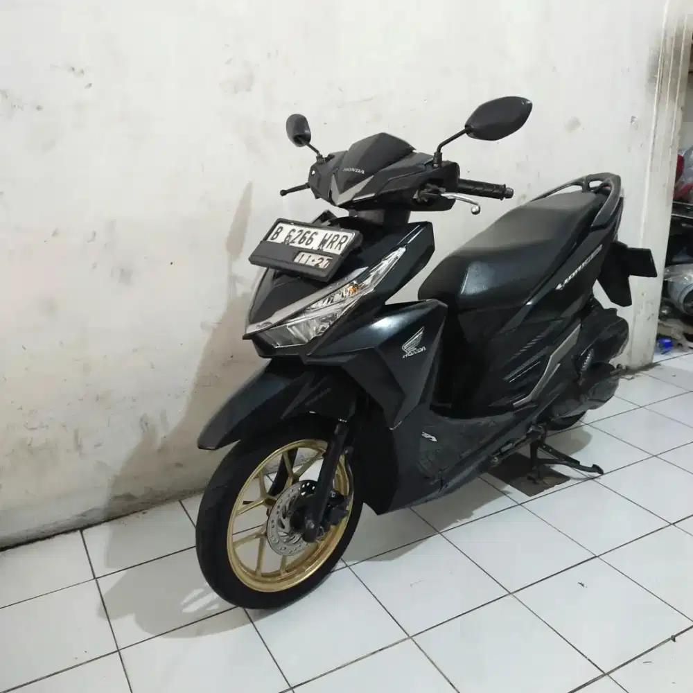 Honda Vario 150 LED OLD 2017 Lengkap Bagus Mesin Aluss