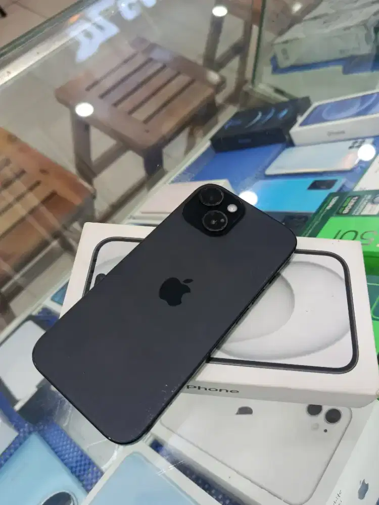 Ip 15 128 on (hitam)