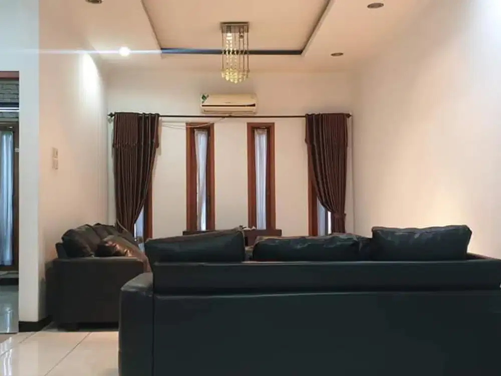 Disewakan Rumah Cocok untuk Kantor dan Tinggal di Sayap Padjajaran