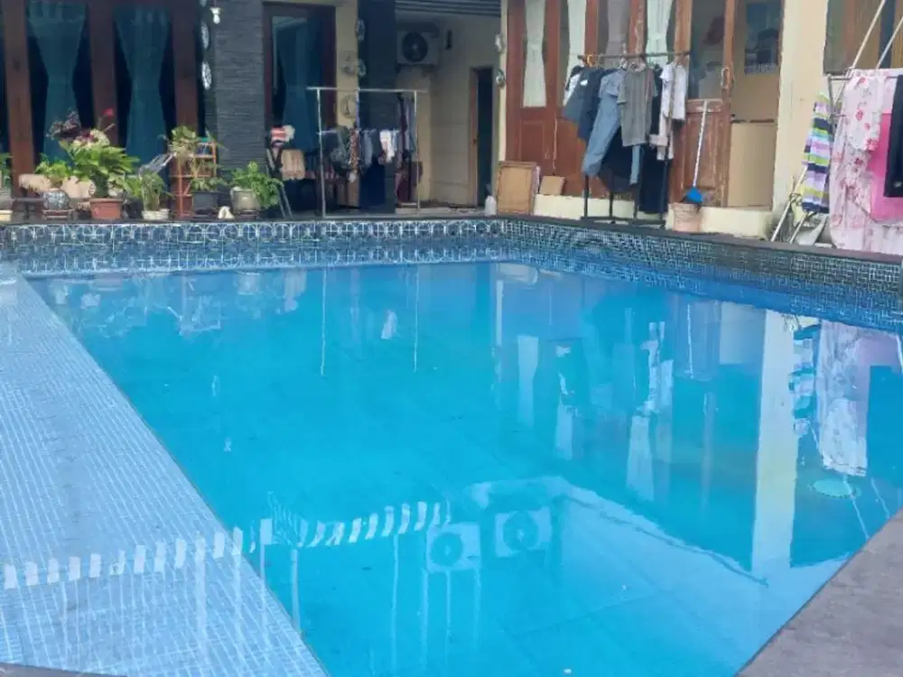 Rumah 2 Lantai 6 Kamar Kolam Renang di Sektor 3A